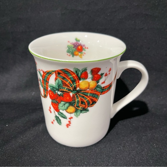 William James Fine Stoneware Coffee Mug Christmas Fruit Garland Holiday - Picture 3 of 8